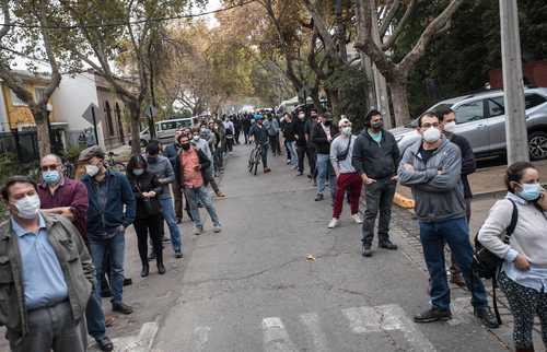 Centro de votación en la capital, Santiago.