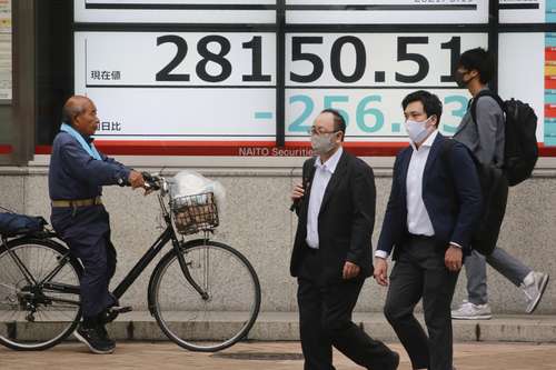 La bolsa de Tokio bajó el miércoles en línea con Wall Street, que cayó por tercera jornada consecutiva.