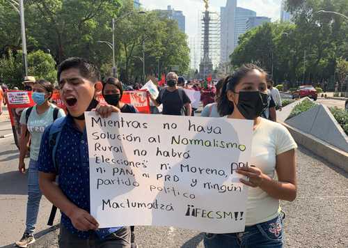 Manifestantes denunciaron agresiones sexuales contra las mujeres.