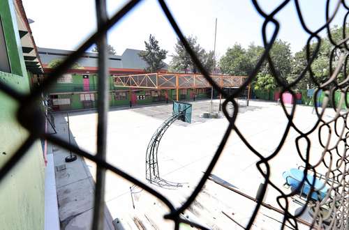 La Escuela Primaria Mártires de Río Blanco, en la alcaldía Gustavo A. Madero, continúa cerrada a más de un año de la pandemia de Covid-19.