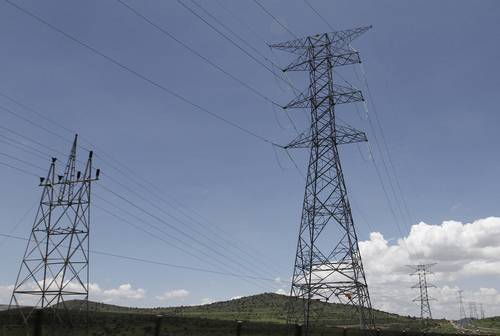 El presidente López Obrador informó sobre las reuniones que ha sostenido con Yasmín Esquivel, Juan Luis González Alcántara y Arturo Zaldívar, integrantes de la SCJN, para exponer los beneficios de los cambios a la ley eléctrica. “Es muy importante que se dé esta comunicación, pertenecemos a poderes autónomos, pero formamos parte del Estado mexicano y hay asuntos que requieren de una atención de Estado”.