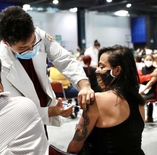 Ayer inició la vacunación contra el Covid-19 para las personas de 50 a 59 años en la alcaldía Benito Juárez en la CDMX.