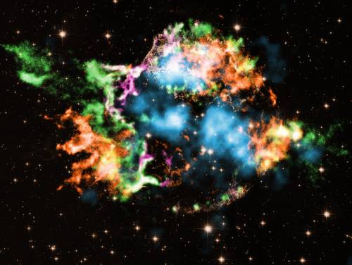 Astrónomos descubren fragmentos de titanio que salen de una supernova, lo que podría contribuir a entender cómo explotan algunas estrellas masivas.
