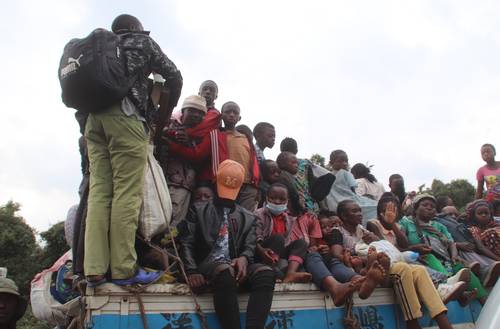 Decenas de miles de residentes de Goma, República Democrática del Congo, abandonan sus casas por nueva amenaza de erupción.