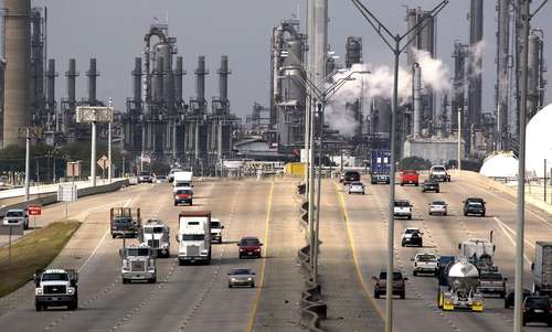 Imagen de archivo de la refinería Deer Park en Texas. La planta reporta pérdidas desde 2018 y arrastra una deuda de 980 millones de dólares, pero Moody’s apenas se dio cuenta el jueves, después del anunció de Pemex para concretar la compra de la totalidad de las acciones.