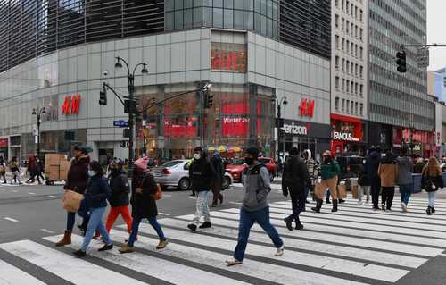 La inflación de EU subió a 3.6 por ciento en abril impulsada por la recuperación de de la actividad comercial tras la pandemia. Imagen de Herald Square, en la ciudad de Nueva York.