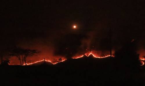 Aspecto del incendio que afecta desde hace una semana la sierra de Pajaritos.