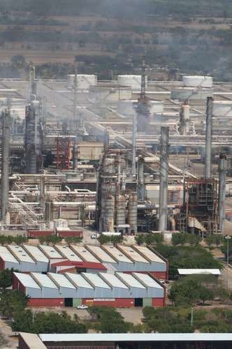 Actualmente, las seis refinerías de Pemex trabajan a 50 por ciento de su capacidad.