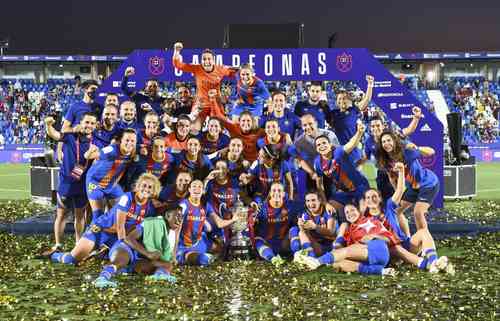 El Barcelona femenil ganó 4-2 al Levante para conquistar la Copa de la Reina y completar un histórico triplete, después de su título en el campeonato local y la primera Champions lograda ante el Chelsea. Las azulgranas se impusieron con un doblete de Alexia Putellas (20 y 73) y un tanto de Patricia Guijarro (5) así como Marta Torrejón (29). El Levante reaccionó en la segunda parte con los tantos de Alba Redondo (59) y Estefania Banini (67), pero no fue suficiente. Es el octavo título copero para las catalanas, que se convirtieron en el quinto club europeo en lograr el triplete en una misma temporada.