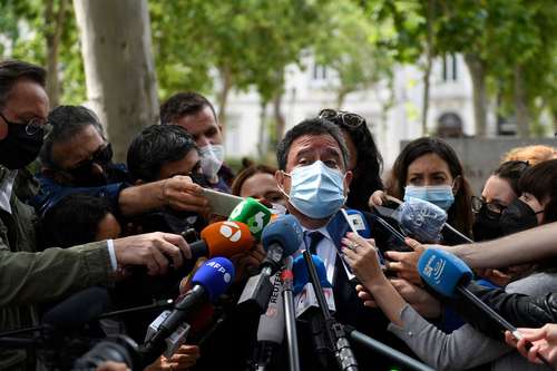 Manuel Ollé, abogado de Brahim Ghali, líder del movimiento independentista del Sahara Occidental, ayer afuera de la Audiencia Nacional, en Madrid.