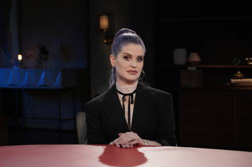 Kelly Osbourne habló sobre sus batallas con la adicción a las drogas y alcohol en Red Table Talk.