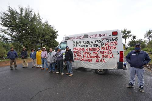 CONTRA LOS PARTIDOS POLÍTICOS. Comuneros de San Francisco Pichátaro, en Tingambato, Michoacán, bloquearon ayer la entrada al poblado e impidieron la instalación de casillas.