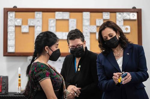 Durante su visita a la Ciudad de Guatemala, ayer la vicepresidenta de Estados Unidos, Kamala Harris, acudió a un acto de mujeres innovadoras y emprendedoras, a quienes ofreció programas de apoyo y empoderamiento.