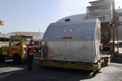 El director de Birmex, Pedro Zenteno, acudió a recibir el cargamento de Pfizer-BioNTech.