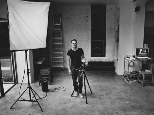 Bryan Adams anunció que será el encargado de fotografiar a las celebridades de la edición 2022 del calendario Pirelli.