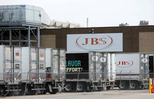 La empacadora de carne JBS USA, filial de la firma brasileña JBS, confirmó ayer que pagó el equivalente a 11 millones de dólares en rescate por un hackeo contra sus operaciones. El mayor productor de carne del mundo canceló turnos en sus plantas de Estados Unidos y Canadá la semana pasada, al ser afectado por un ciberataque que amenazó con interrumpir las cadenas de suministro de alimentos e inflar los precios.