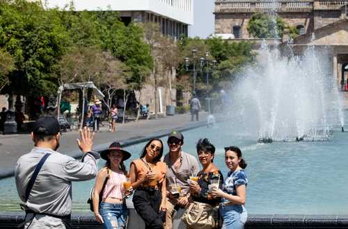 Según cifras del Inegi, México recibió a 4 millones 185 mil 67 visitantes en abril.