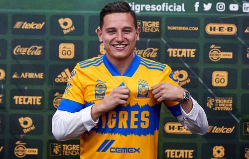 El francés Florian Thauvin, campeón del mundo en Rusia 2018, fue presentado con bombo y platillo en el estadio El Volcán ante un grupo de aficionados como refuerzo de la UANL. “La gente en México es muy linda. La Liga Mx es muy dura. En Europa los Tigres son muy populares. Fue muy fácil para mí esta decisión. Voy a tratar de emular lo hecho por André-Pierre Gignac”, dijo en español.