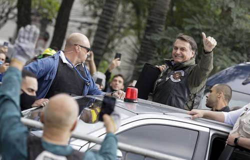 El presidente de Brasil, Jair Bolsonaro, participó este sábado por las calles de Sao Paulo en una caravana de motociclistas, quienes le mostraron su apoyo.