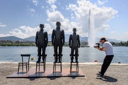 Estatuas que representan a Edward Snowden, Julian Assange y Chelsea Manning, durante el lanzamiento de una campaña internacional, hace unos días, que apremia a la “liberación inmediata” del fundador de Wikileaks. Las figuras representan a personajes que se han atrevido a informar a sus conciudadanos sobre engaños, corrupción, injusticias o abusos gubernamentales.