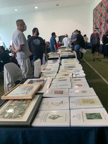 Entre los talleres que exhiben y venden su trabajo están el de la Gráfica Popular, La Curtiduría y El Ajolote.