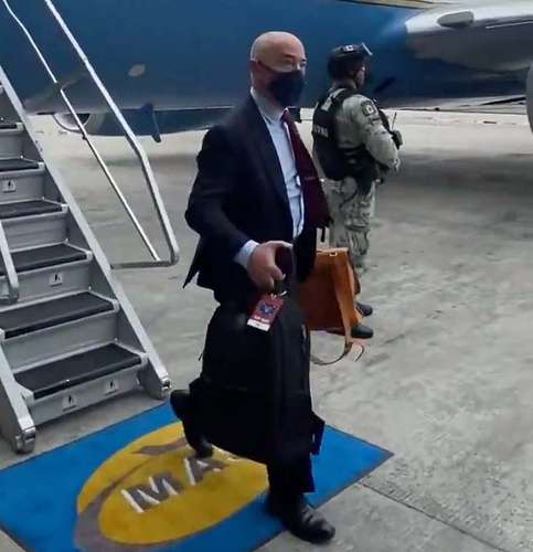 El secretario de Seguridad Nacional de Estados Unidos, Alejandro Mayorkas, a su arribo ayer por la tarde a la Ciudad de México.