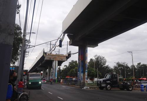 Aspecto actual de la zona cero donde el 3 de mayo pasado se desplomó una trabe junto con dos convoyes de la línea 12 del Metro casi al llegar a la estación Olivos.