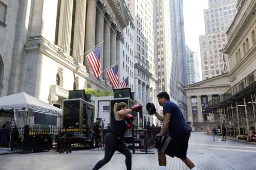 Práctica de boxeo frente a Wall Street, que ayer reportó un tropiezo de sus indicadores.