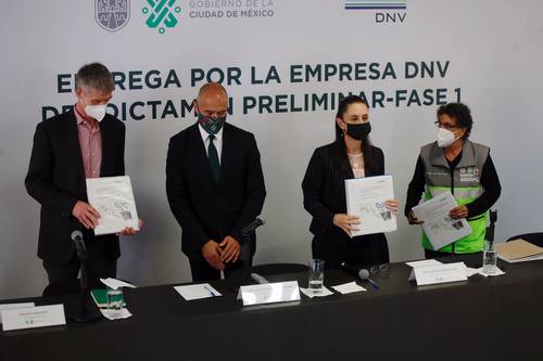 Eckhard Hinrichsen, director de DNV; Jesús Esteva, Claudia Sheinbaum y Miryam Urzúa en la presentación del informe.