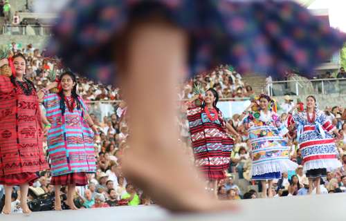  Considerada la máxima fiesta oaxaqueña, la Guelaguetza se vuelve a detener por razones sanitarias. Foto Jorge A. Pérez Alfonso