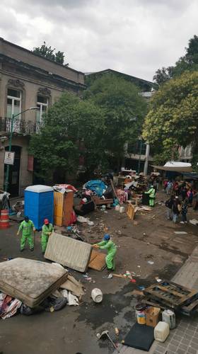 El campamento instalado en la calle Roma número18, en la colonia Juárez, fue desmantelado parcialmente debido a que integrantes de la Unión Popular Revolucionaria Emiliano Zapata decidieron trasladar su plantón a la sede del Instituto Nacional de los Pueblos Indígenas, en la delegación Benito Juárez.