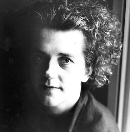 La compositora austriaca Olga Neuwirth, quien hoy día estelariza la vanguardia musical con una discografía creciente y fascinante.