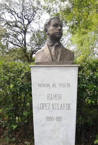 Busto del autor de “La mancha de púrpura” en la Rotonda de las Personas Ilustres.