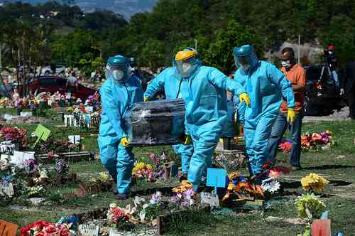 En Honduras fue enterrado otro periodista que murió a causa del virus, con lo que ya suman al menos 13 en ese país.