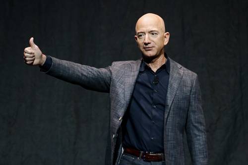 Algunos de los estadunidenses más ricos, entre ellos Jeff Bezos (en la imagen), Michael Bloomberg y Elon Musk, pagaron muy poco o nada de impuestos federales de ingresos entre 2014 y 2018, según un análisis de la organización ProPublica.