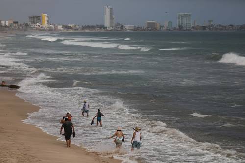 La Comisión Federal de Electricidad informó que el suministro de energía en Jalisco, Nayarit y Sinaloa ya está al ciento por ciento, luego de las afectaciones que provocó la tormenta tropical Dolores. La imagen, en Mazatlán.