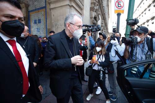 El cardenal Pietro Parolin, secretario de Estado de la Santa Sede, tras ser nombrado huésped distinguido por la jefa de Gobierno, Claudia Sheinbaum.