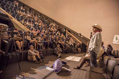 El líder yaqui Tomás Rojo, en imagen del 15 de junio de 2019, luego de participar en una caminata por la paz en las fronteras entre Estados Unidos y México que culminó en el Centro Cultural de Tijuana.