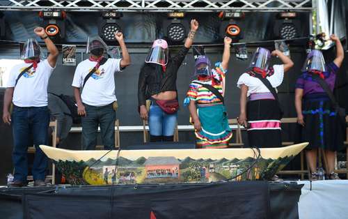 Misión del EZLN atraca en Galicia, a la que renombra Tierra insumisa