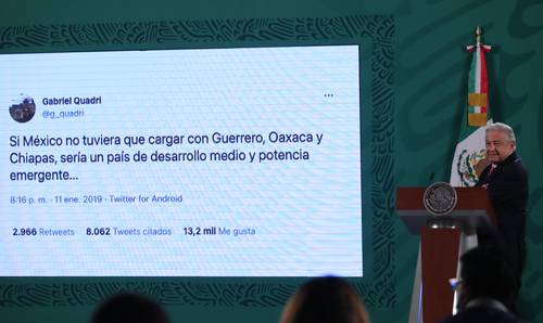 “MANCHA NEGRA DE CLASISMO Y RACISMO”. Con un viejo tuit de Gabriel Quadri, el Presidente reiteró en la mañanera de ayer sus críticas a la clase media que aspira a ser fifí.