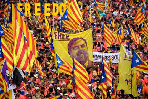 En imagen del 11 de septiembre de 2018, cuando se celebraba el Día de Cataluña, miles de personas exigían la liberación de Oriol Junqueras, ex vicepresidente catalán y uno de los beneficiados con el indulto del gobierno español.