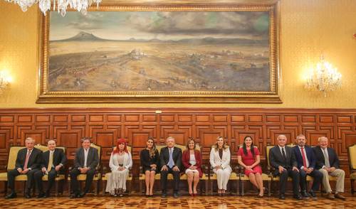 El presidente Andrés Manuel López Obrador se reunió en Palacio Nacional con gobernadores electos de Baja California, Baja California Sur, Campeche, Colima, Guerrero, Michoacán, Nayarit, Sinaloa, Sonora, Tlaxcala y Zacatecas.