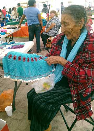 La artesana cucapá recibió el galardón en reconocimiento a su labor en el rescate de la técnica de bordado de pectorales.Tenía 84 años.