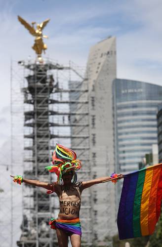 Detalle de la 43 Marcha LGBT del Ángel de la Independencia hacia el Zócalo capitalino.