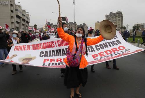 Movilización en apoyo al candidato presidencial Pedro Castillo, ayer en Lima.