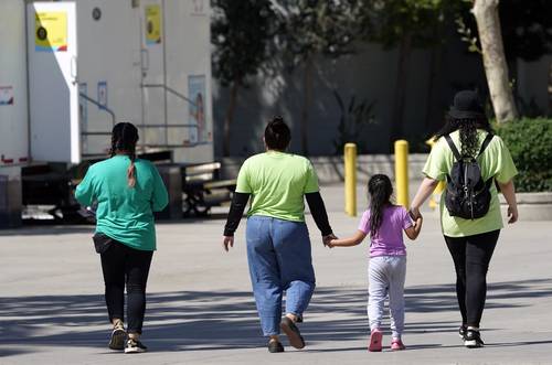 El gobierno de Joe Biden permitió ayer observar el trabajo en los refugios de emergencia para niños migrantes. En la imagen, un centro en Pomona, California.