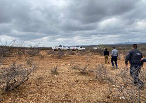 Elementos de la Fiscalía General de Chihuahua realizan rastreos en brechas, arroyos y tiros de mina en los municipios de Allende y Matamoros, para obtener indicios de personas desaparecidas en la entidad.