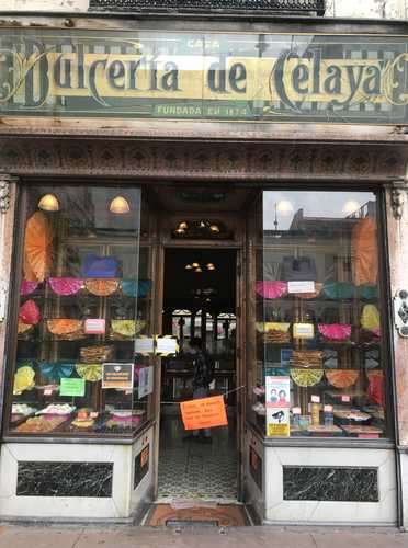 La dulcería Celaya, fundada en 1874, es uno de los comercios antiguos en el Centro Histórico que continúan operando pese a la pandemia de Covid-19.