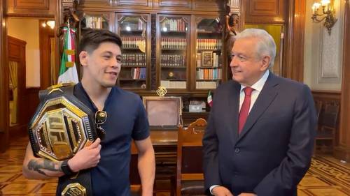 Moreno, originario de Tijuana, ganó el cetro en peso mosca luego de derrotar al brasileño Deiveson Figueiredo. El peleador de artes marciales mixtas llegó a Palacio Nacional para entrevistarse con el Presidente con el cinturón que lo acredita como monarca.