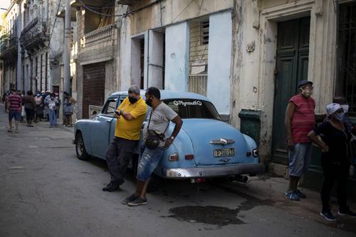 Calma en las calles de La Habana, ayer.